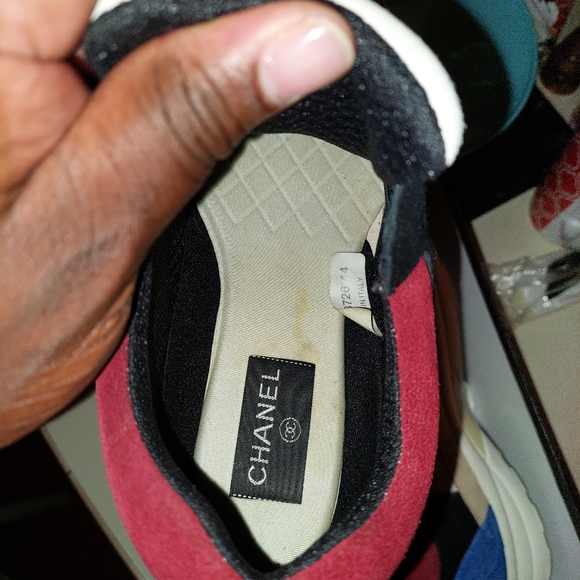 Chanel sneakers/size 10 which is a size 43 - Picture 4 of 5